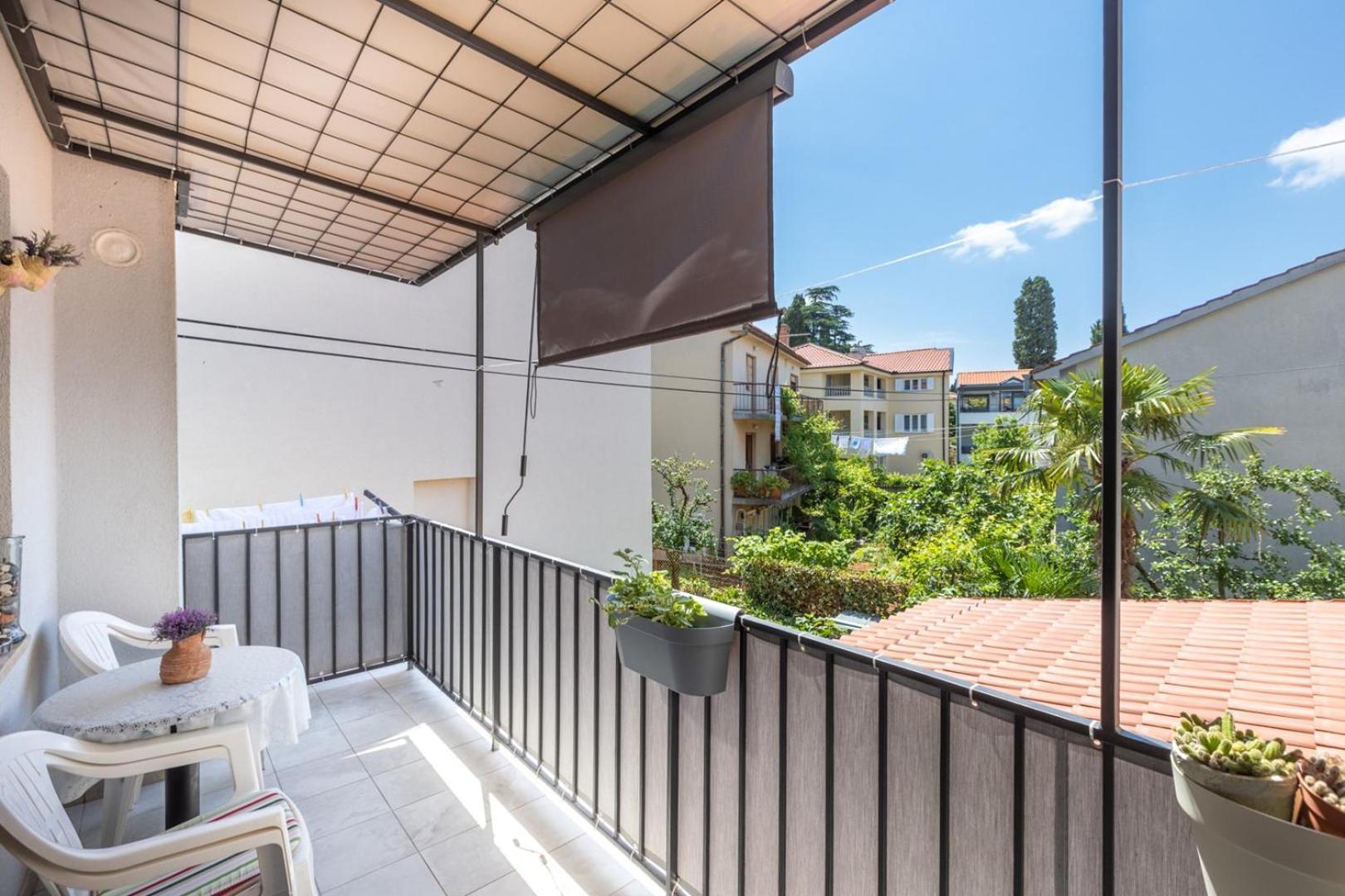 Apartment Oleander Malinska Bagian luar foto