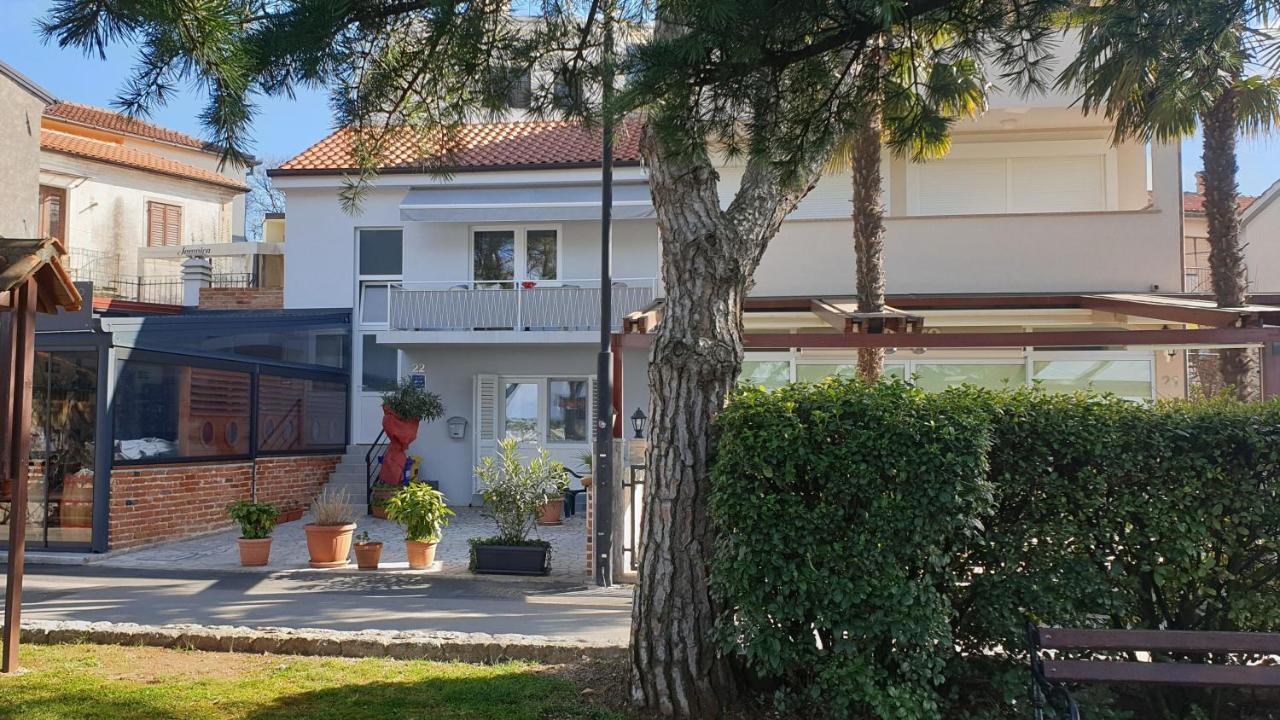 Apartment Oleander Malinska Bagian luar foto