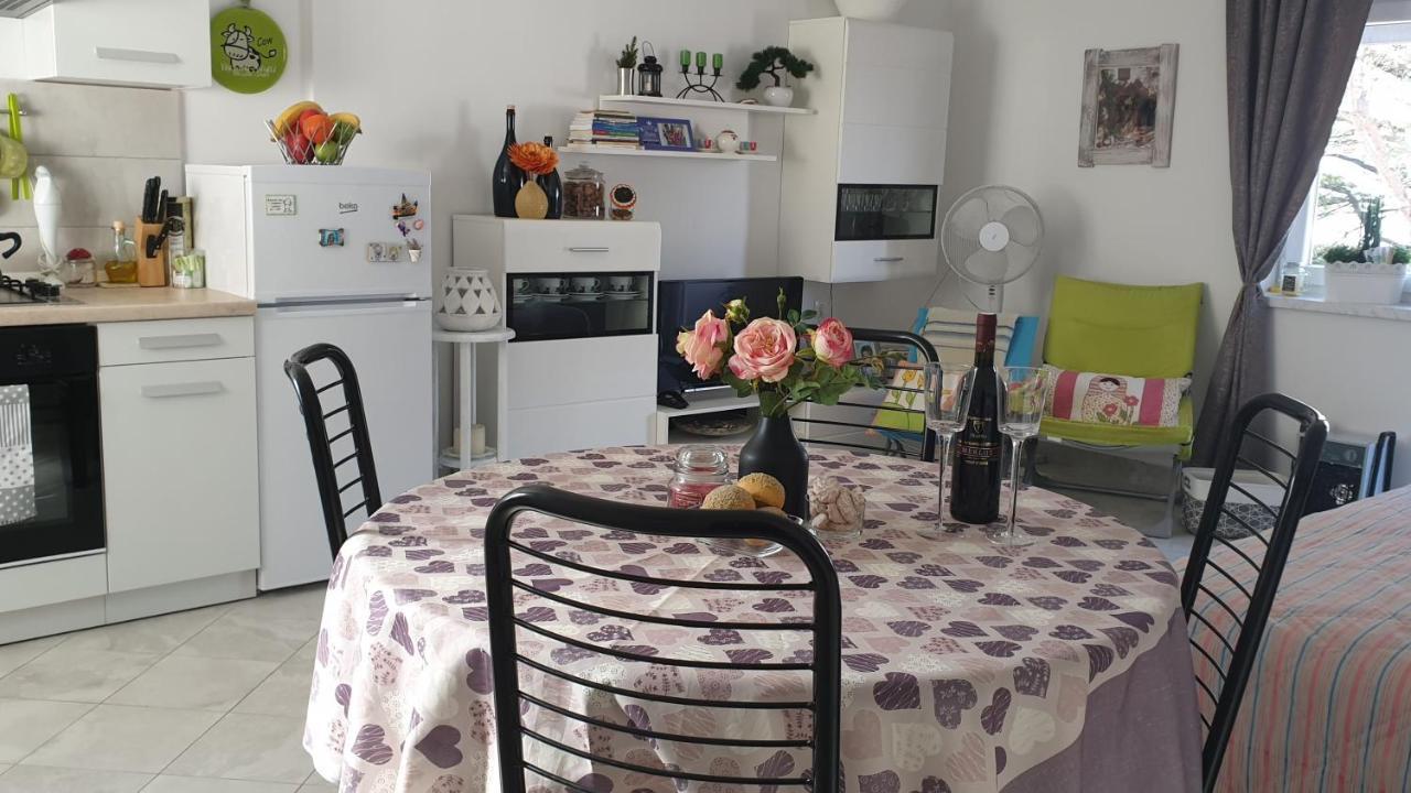 Apartment Oleander Malinska Bagian luar foto